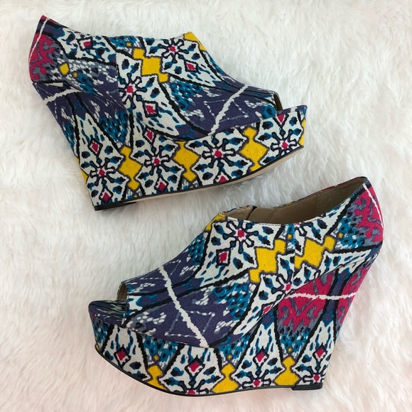 Steve Madden Peep Toe Fabric Platform Wedge - Picture 3 of 6